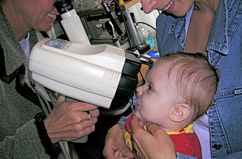 Badanie niemowlaka Retinomax edytowano